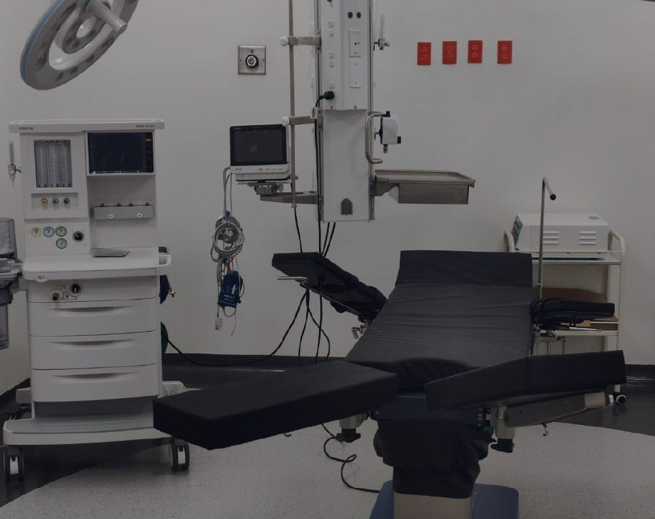 Recursos Clínica Salud Divina imagen consultorio con implementos médicos